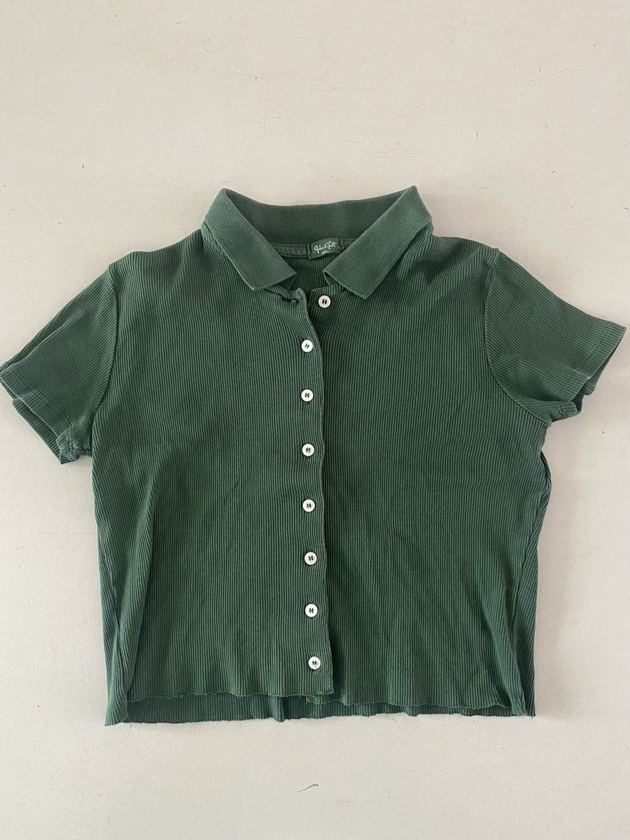 Brandy Melville T-shirt: Brandy Mellville Oberteil mit Knöpfen – Usato da Basel venduto da riesther