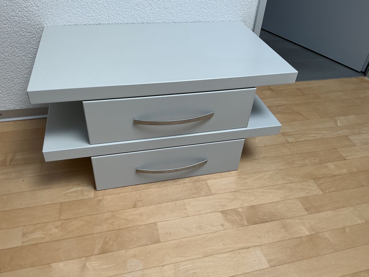 Comodini: Modernes Nachttischli / Wandtablar in Grau – Usato da Oensingen venduto da sky60