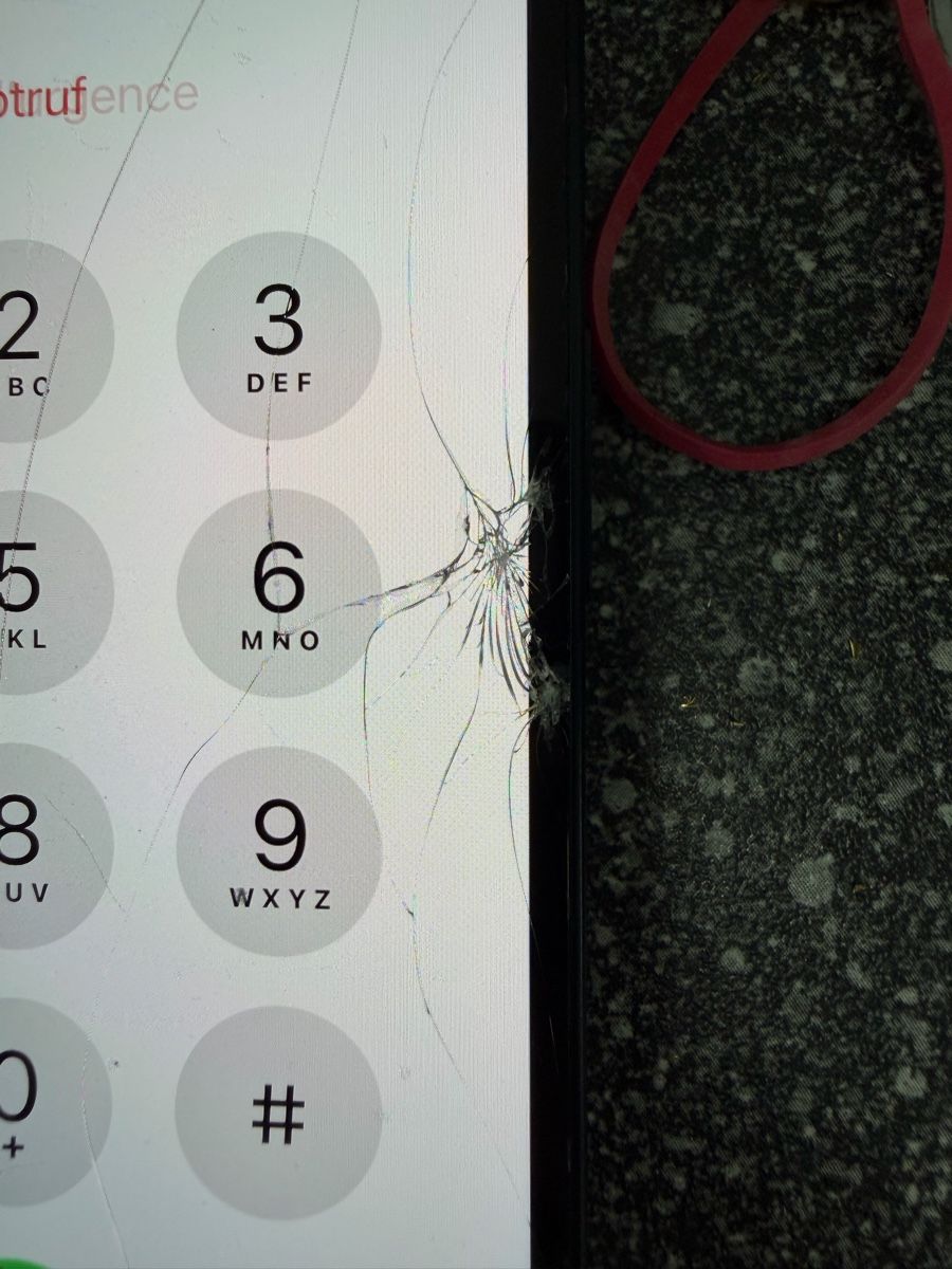 Apple Telefoni cellulari / Smartphones: iPhone 13 écran original cassé - uniquement écran – Difettoso da Bulle venduto da Nghost 1