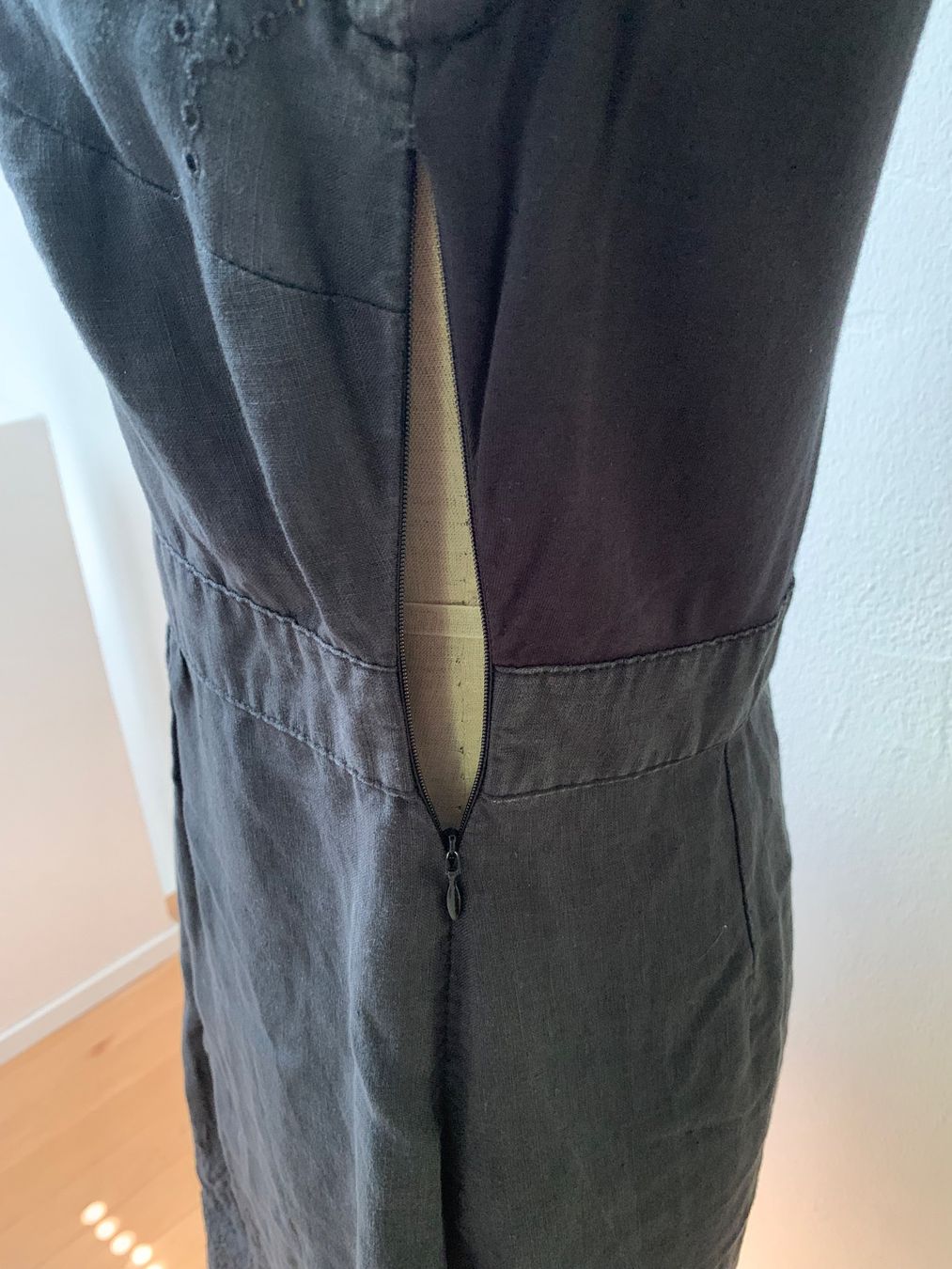 Maddison Vestiti: Schwarzes Maddison Sommerkleid Gr. 40 – Usato da Ennetbaden venduto da usemiste 3
