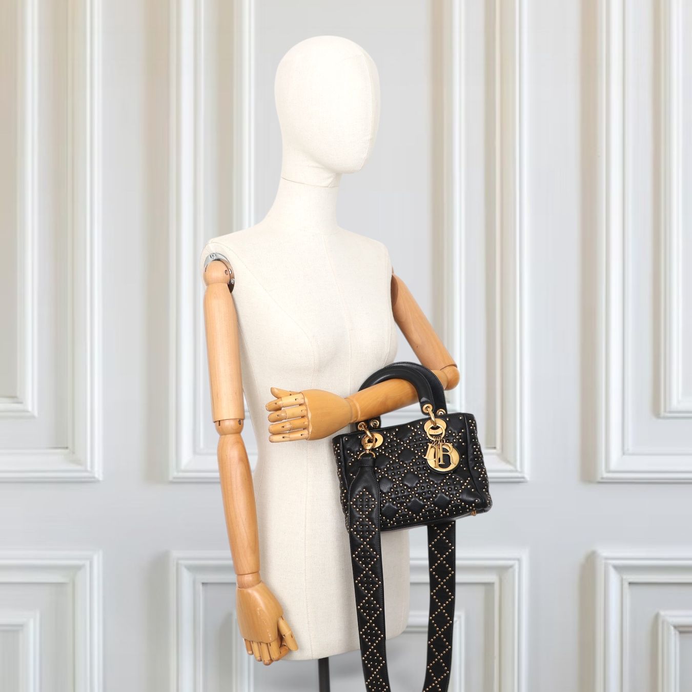 Dior Taschen für Damen: Dior Lady Dior Small Stud schwarz GHW – Gebraucht aus Binningen von Designerlabels 2