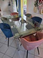 Glastisch mit 6 Stühlen