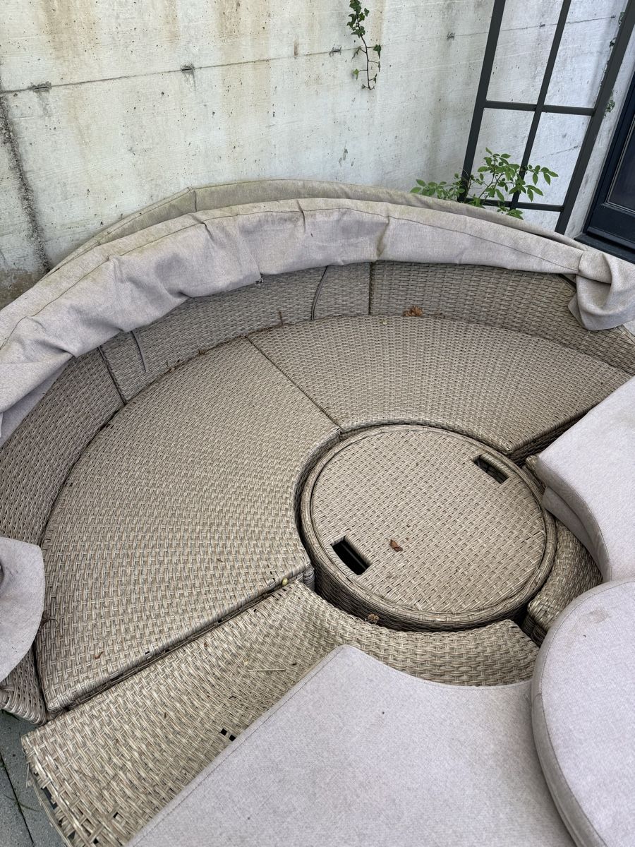 Sofas: Garden sofa  – Defekt aus Walchwil von Luxury_wardrobe 2
