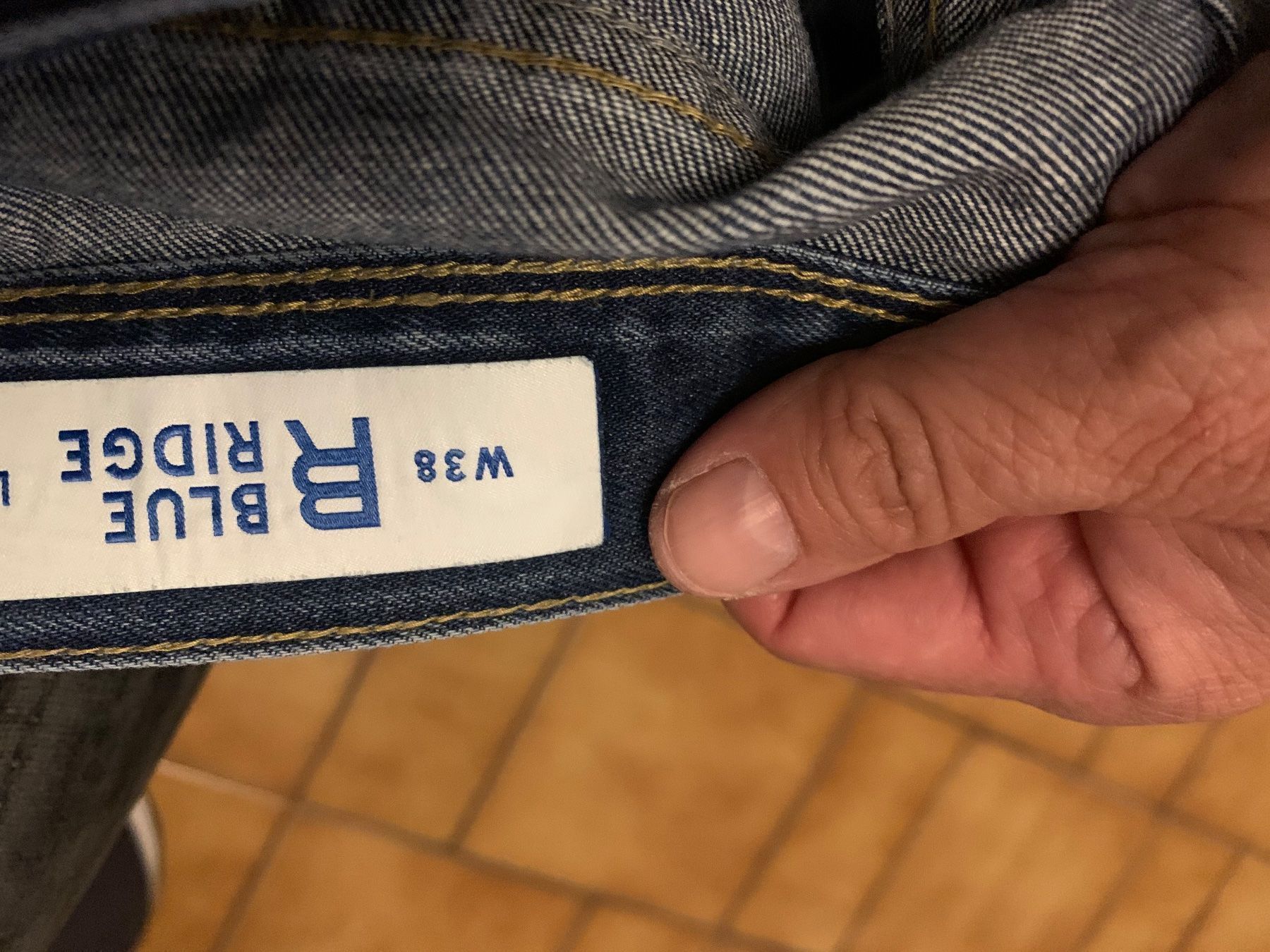 Pantaloni: Pantalon posé à plas 50 cm – Usato da Veyrier venduto da kimedovapa 3