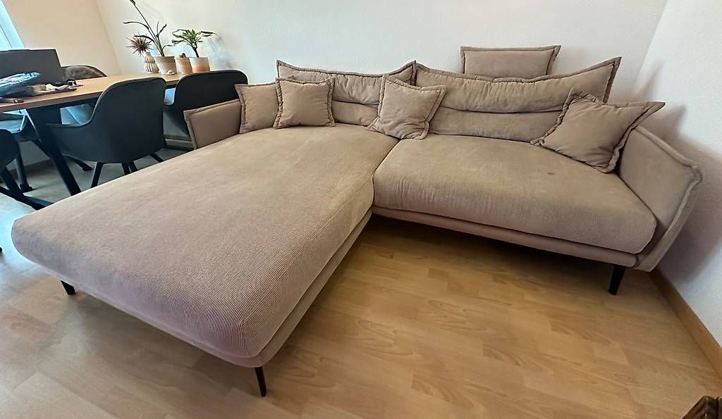 Sofas: Ecksofa beige - Preis verhandelbar – D'occasion à Jonschwil par m.mazzotti