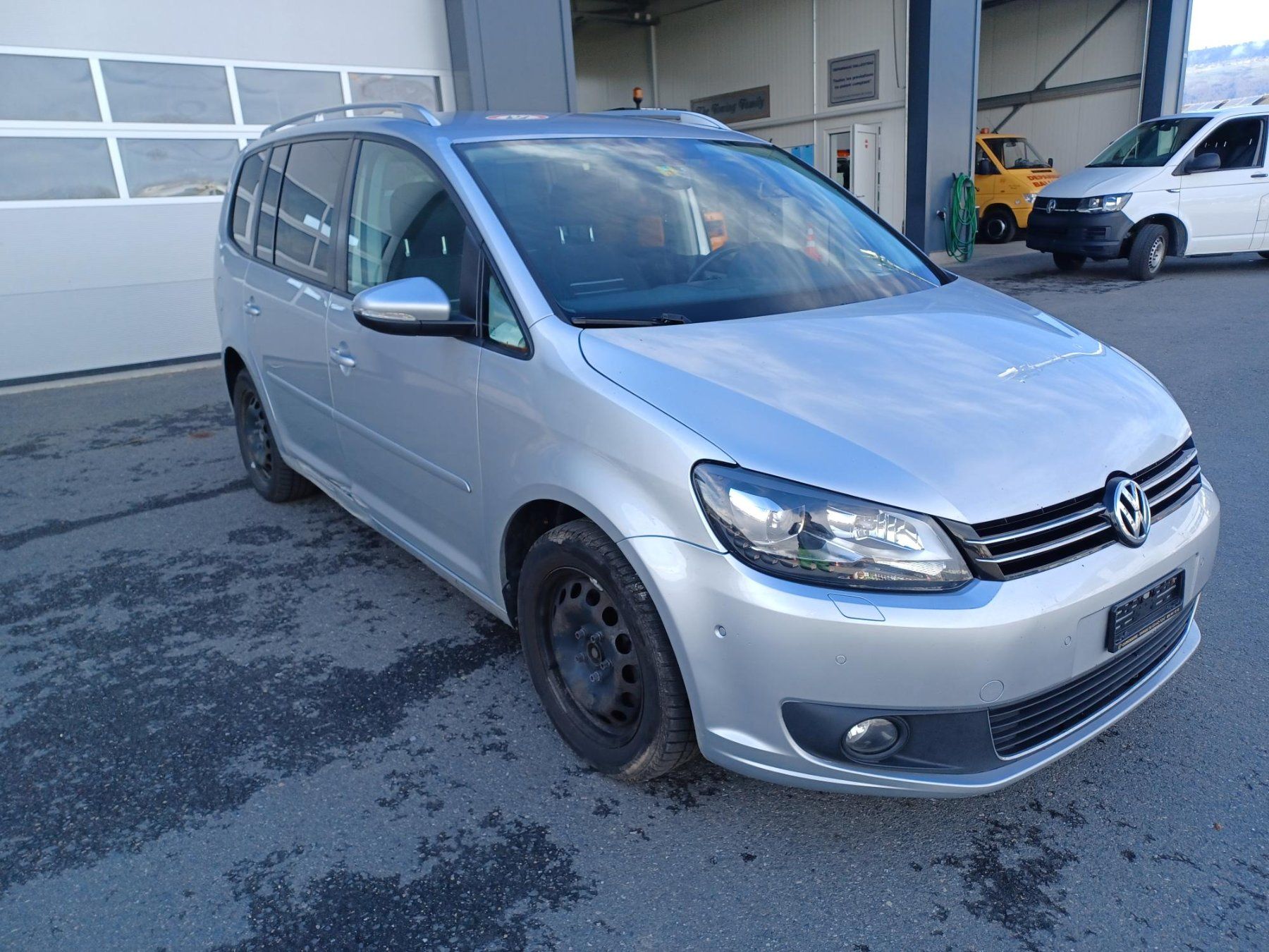 VW Autos: VW Touran 2.0 – D'occasion à Yverdon-les-Bains par  2