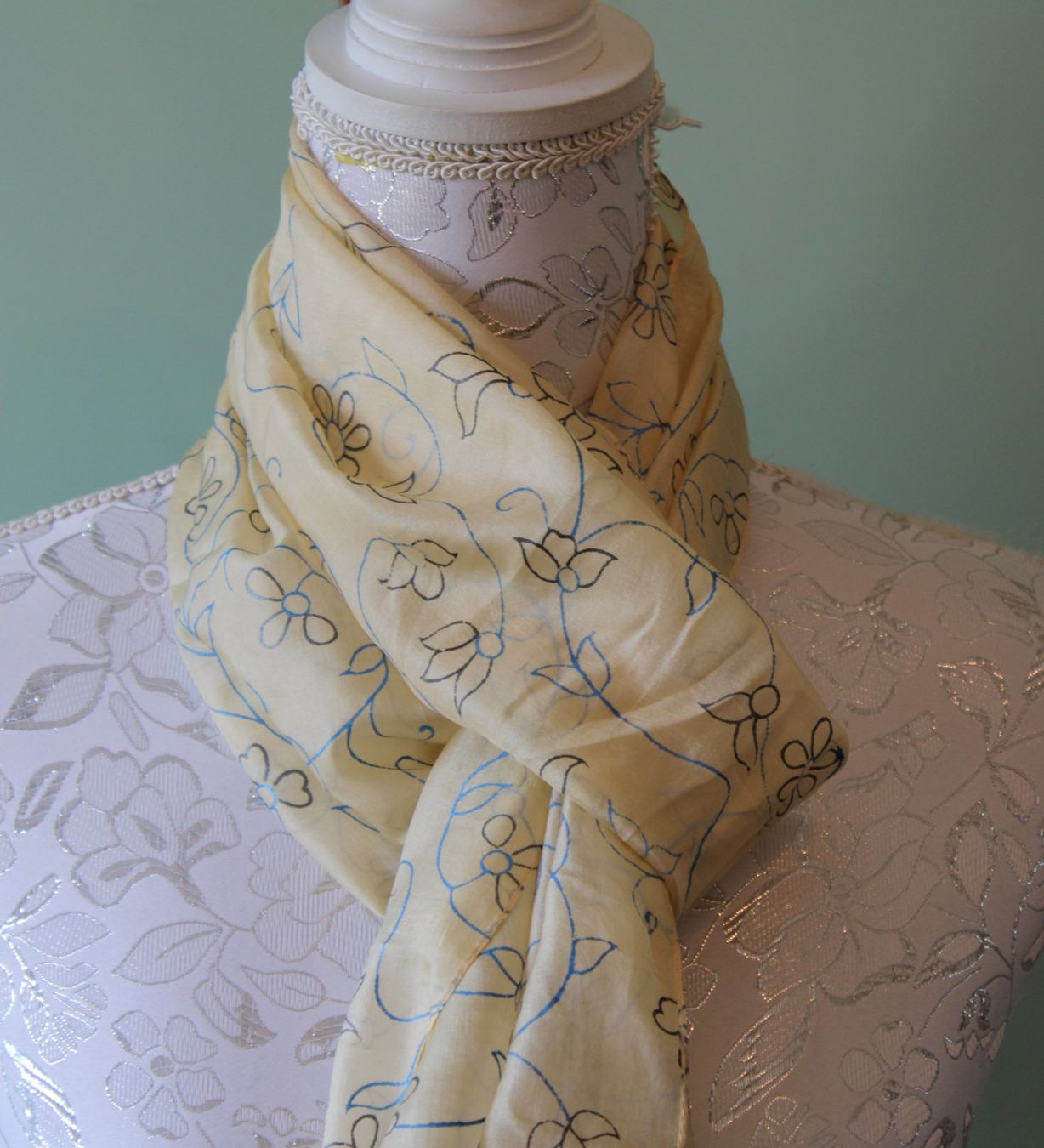 Foulard & Sciarpe: Seidenfoulard – Usato da Schaan venduto da antikes_und_kurioses 1