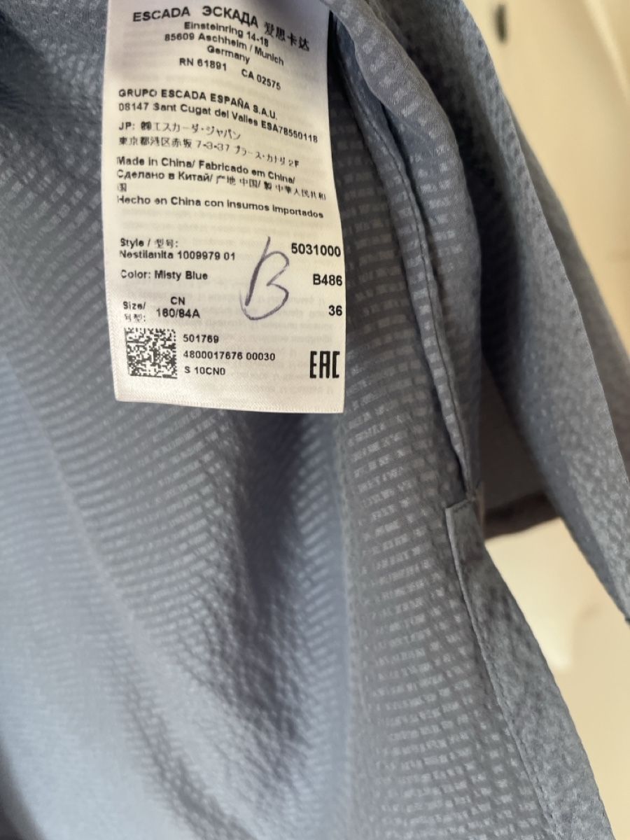 Escada Blusen: Escada Bluse 100% Seide Eisblau top Zustand  – Gebraucht aus Zürich von kleinesgrau 4