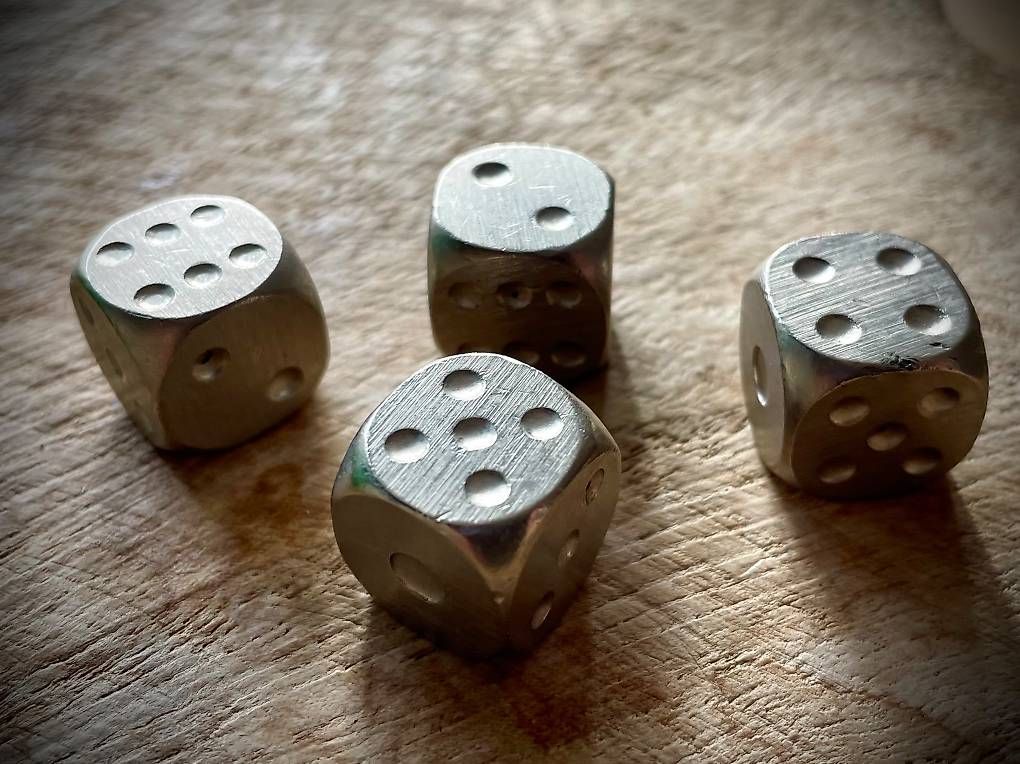 Giochi: 4 Metall Würfel – Usato da Chur venduto da jol_knw6