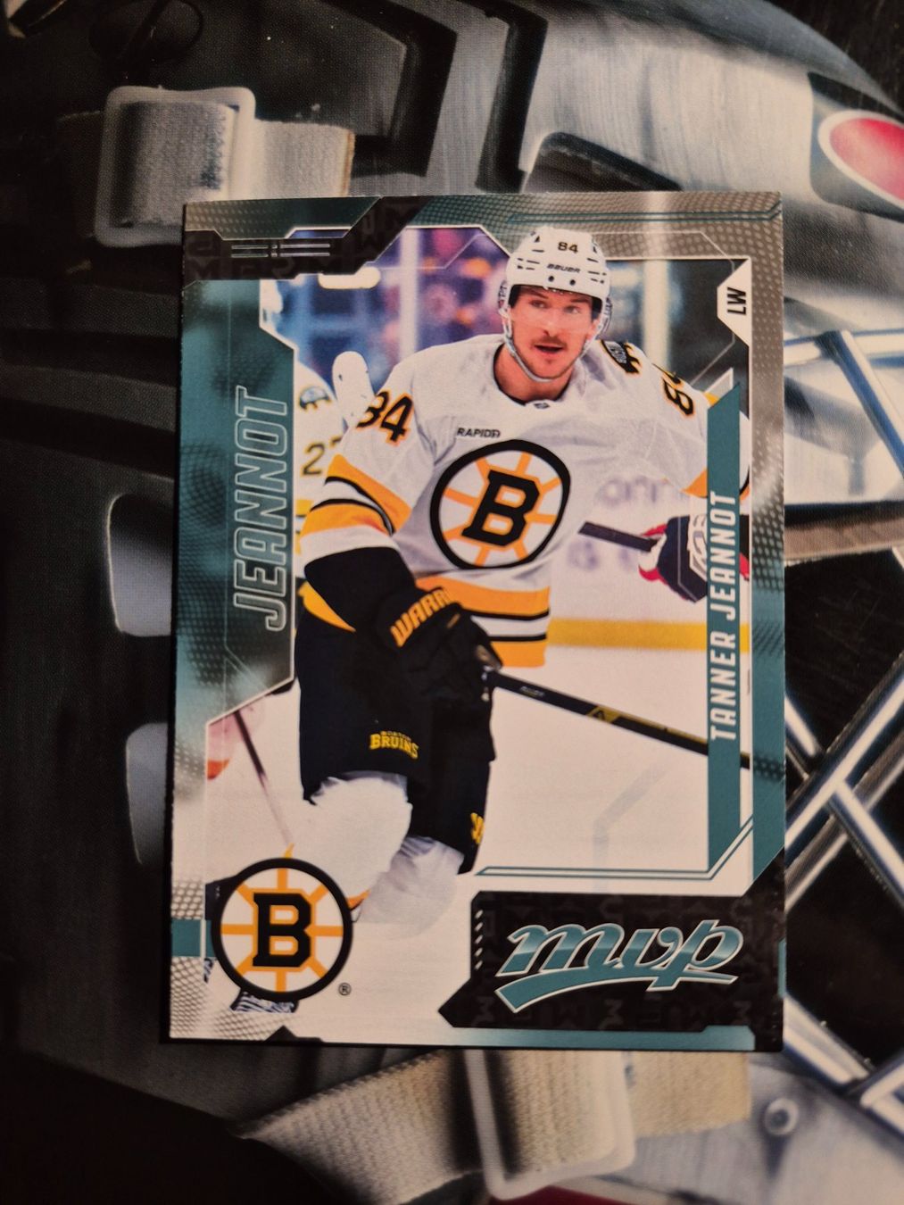 NHL Carte collezionabili: NHL Tanner Jeannot Boston Bruins – Usato da Treiten venduto da Sauber73