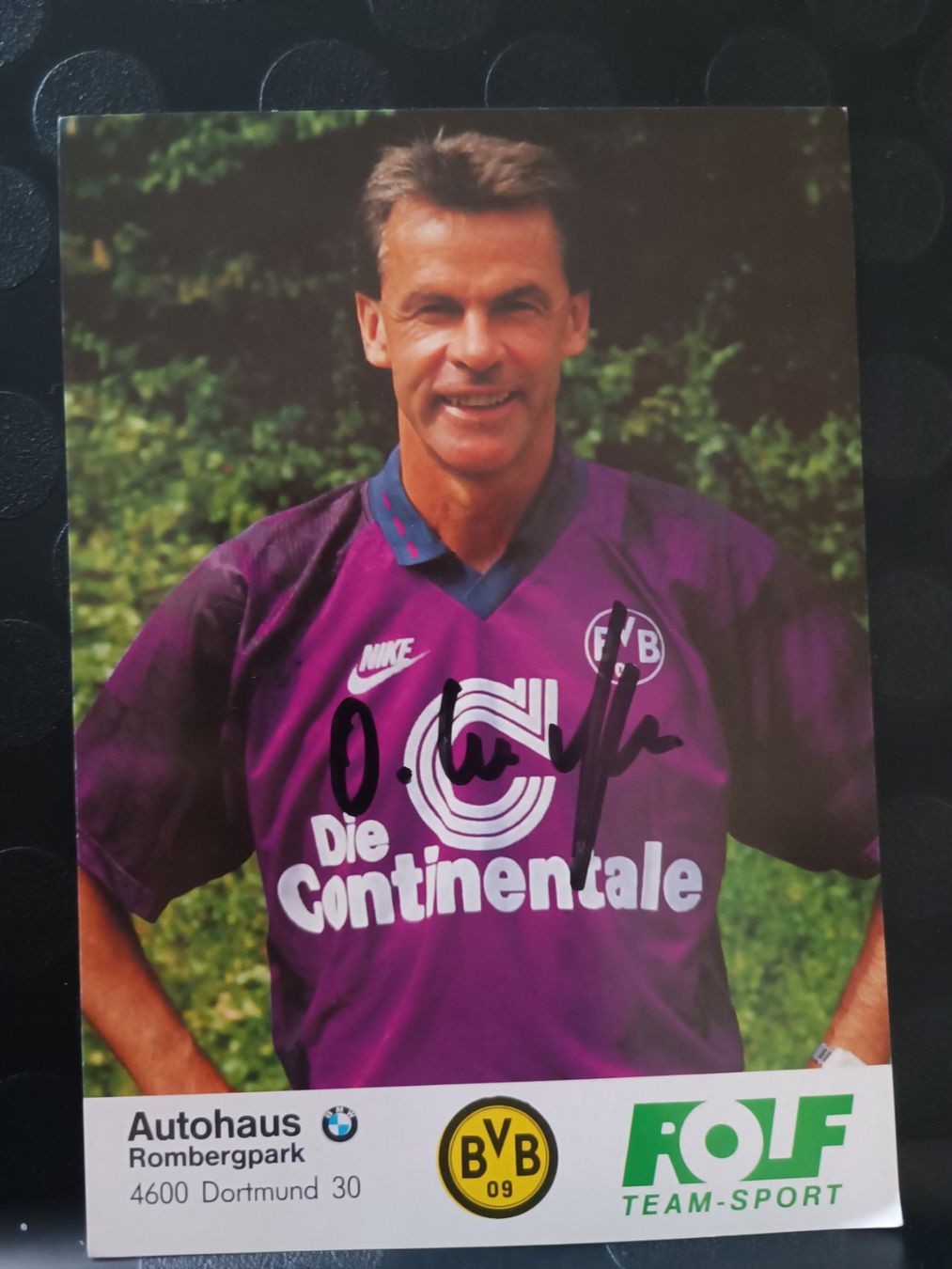 Autografi: Ottmar Hitzfeld - handsignierte BVB Autogrammkarte – Usato da Menziken venduto da Artographs