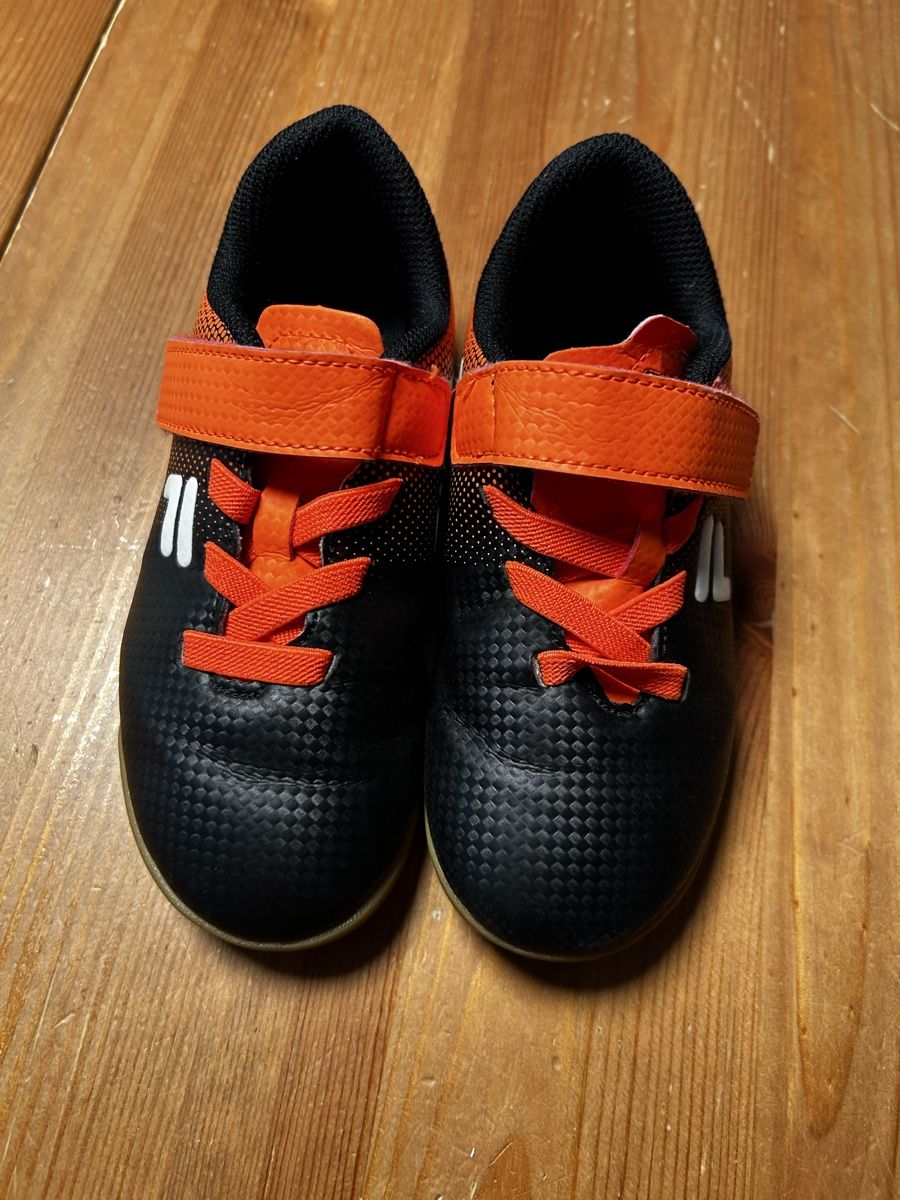 Scarpe per ragazzi: Kinder Hallenschuhe Fils – Usato da Ostermundigen venduto da Tlue22