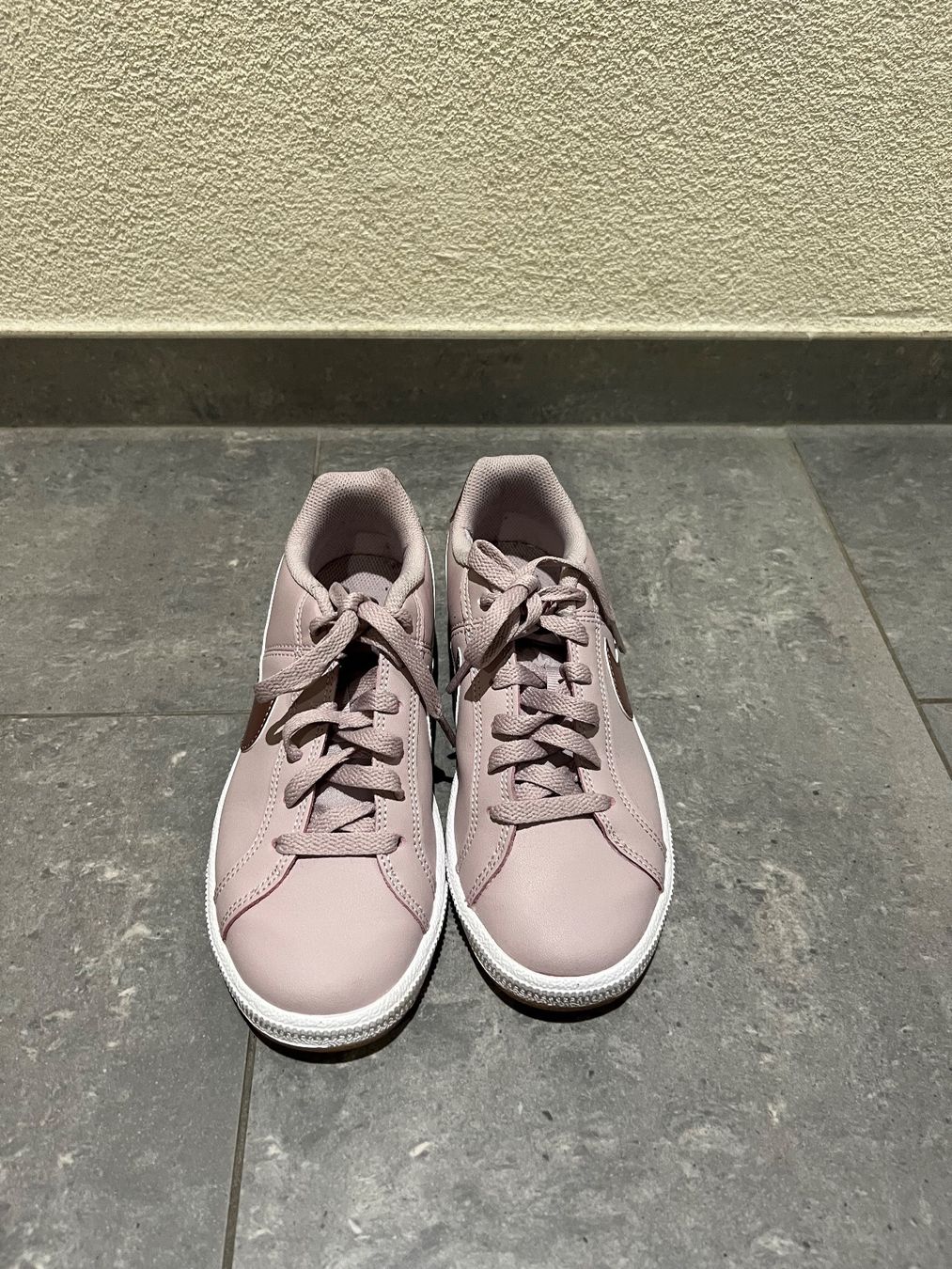 Chaussures filles: Nike Sneaker Grösse 36 – D'occasion à Würenlingen par Isa750