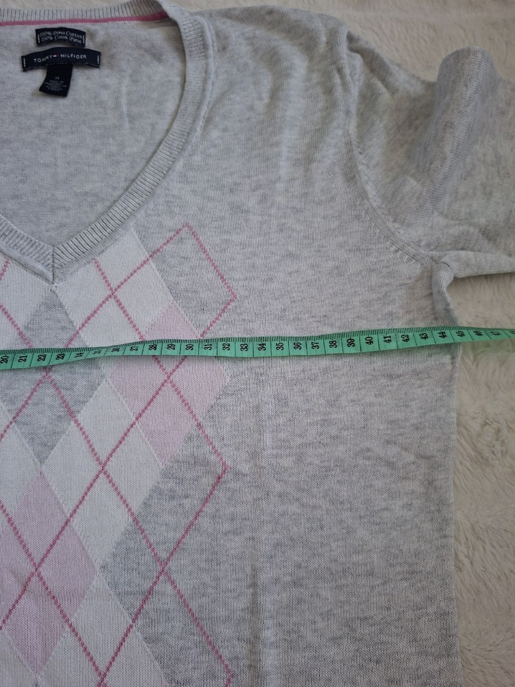 Tommy Hilfiger Maglioni & Felpe: Pull Col V Tommy Hilfiger Argyle Gris Rose Taille M – Usato da Renens VD venduto da ser_j2fn 2