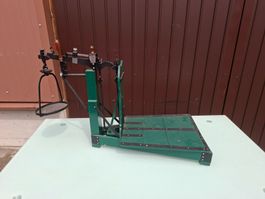 Waage grün Metall Holz Atik