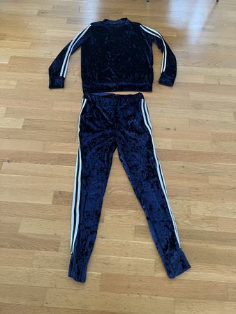 Samt Trainingsanzug, blau mit Streifen, Gr. S, neuwertig