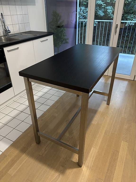 Set di tavolo e panche: Tables et chaises de bar – Usato da Fribourg venduto da Brosciuttofunghi 1