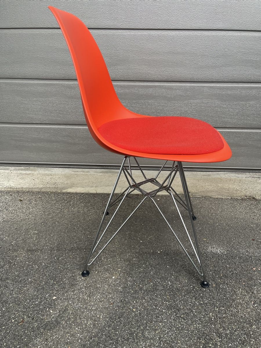 Vitra Chaises: Vitra Eames Side Chair – D'occasion à dietikon par fernando011 1
