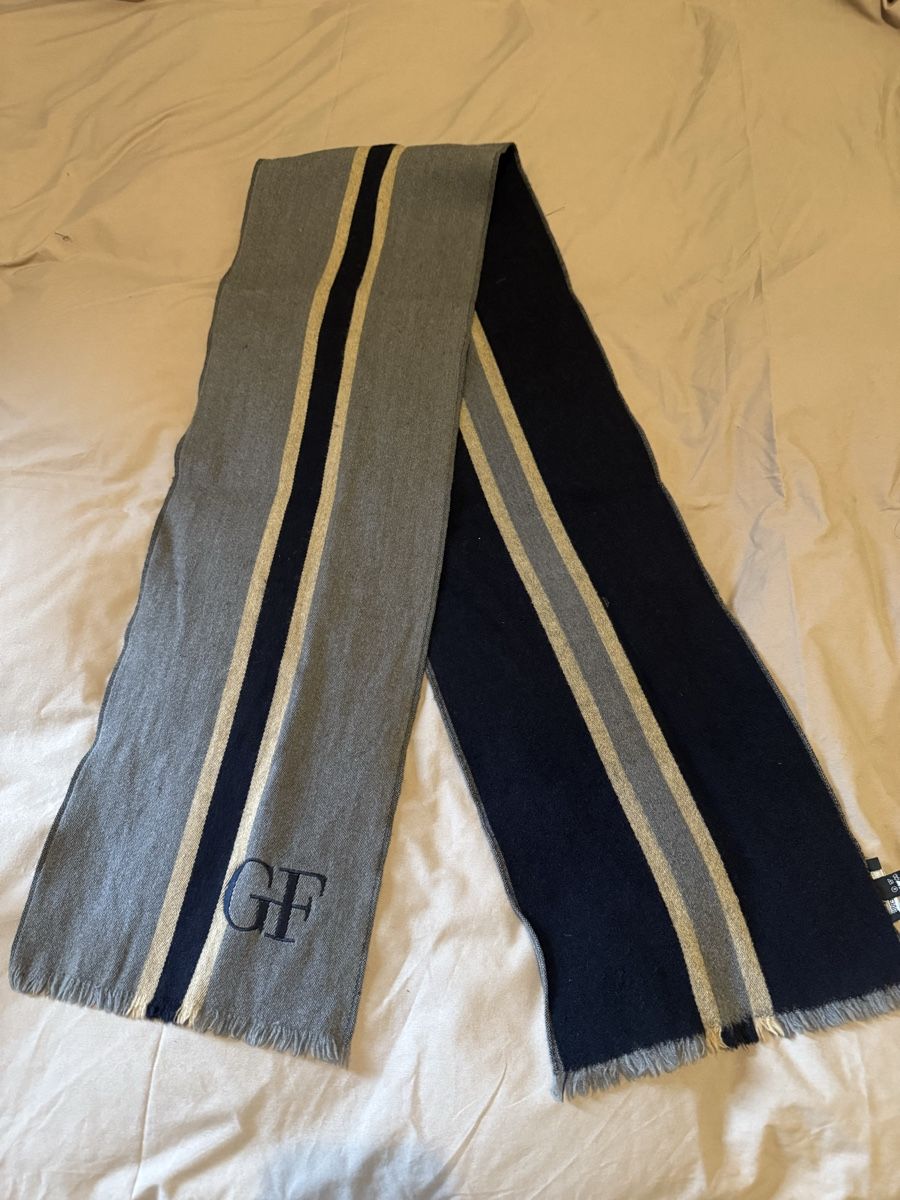 Gianfranco Ferre Foulards, Tücher & Schals: ÉCHARPE GIANFRANCO FERRÉ - LAINE – Neu (gemäss Beschreibung) aus Genève von Emorejac