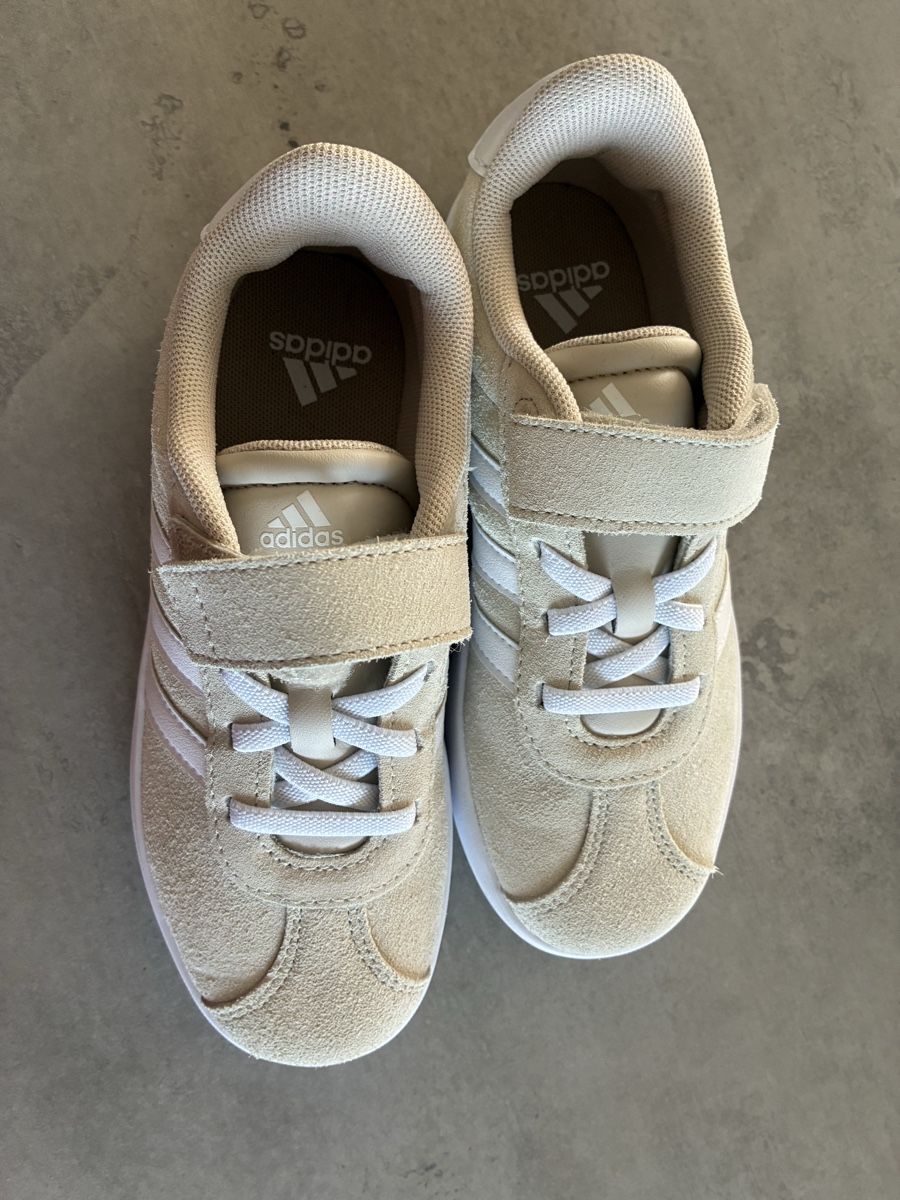 Adidas Schuhe für Jungen: Kinderschuh Adidas Grösse 32 Neu – Neu (gemäss Beschreibung) aus Safnern von Jamina2