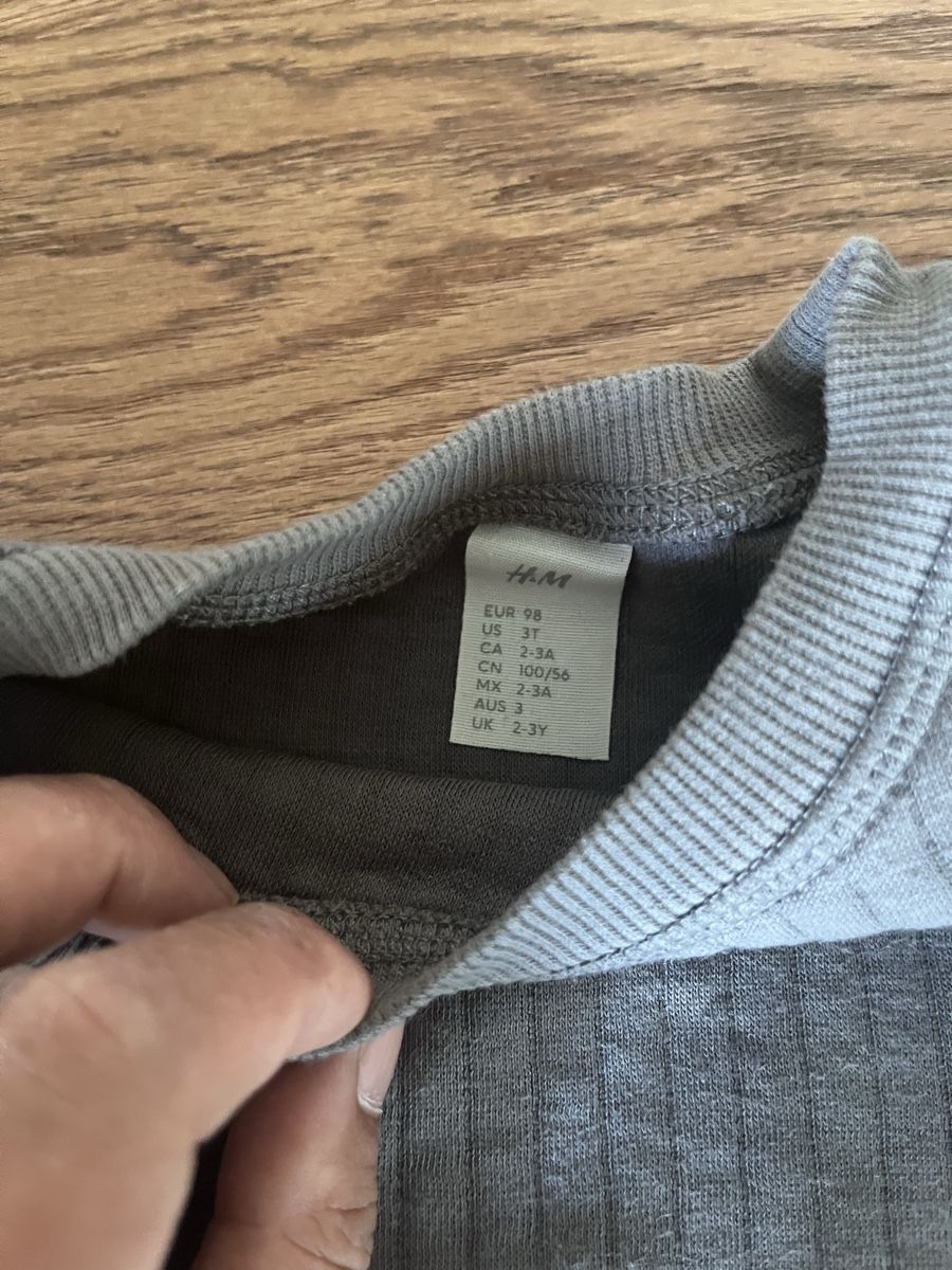 H&M Pullover & Sweatshirts: Grauer H&M Pullover Gr. 98 – Gebraucht aus Zollikerberg von LLV 3