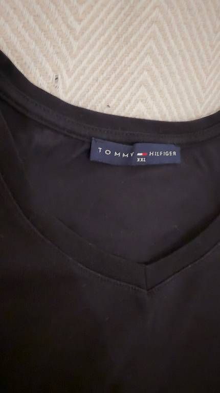 T-shirt: Tommy Hilfiger Shirt schwarz – Usato da Brunnen venduto da sea_c7bm 2