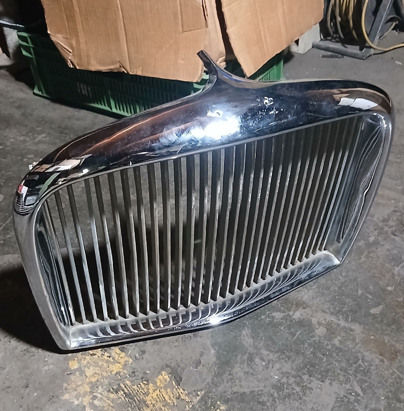 Jaguar Tutti pezzi di ricambio auto: Calandre Jaguar MK10 – Usato da la heutte venduto da Auto-stock