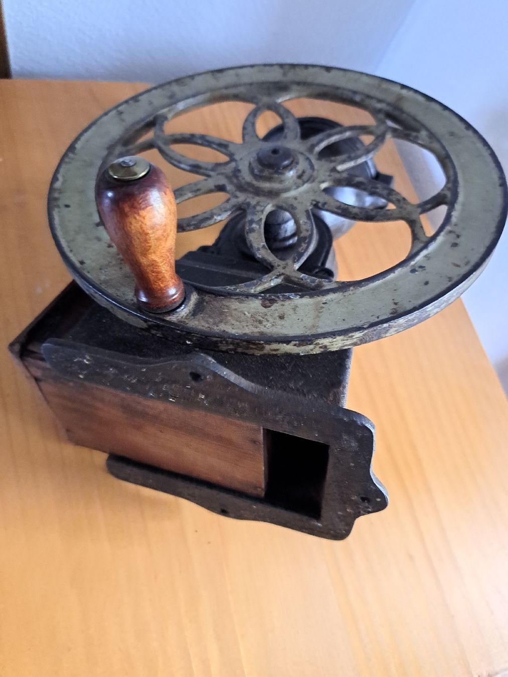 Macchine per caffè & Macchine per espresso: Kaffeemühle Gusseisen antik – Usato da Wettingen venduto da ML03 5
