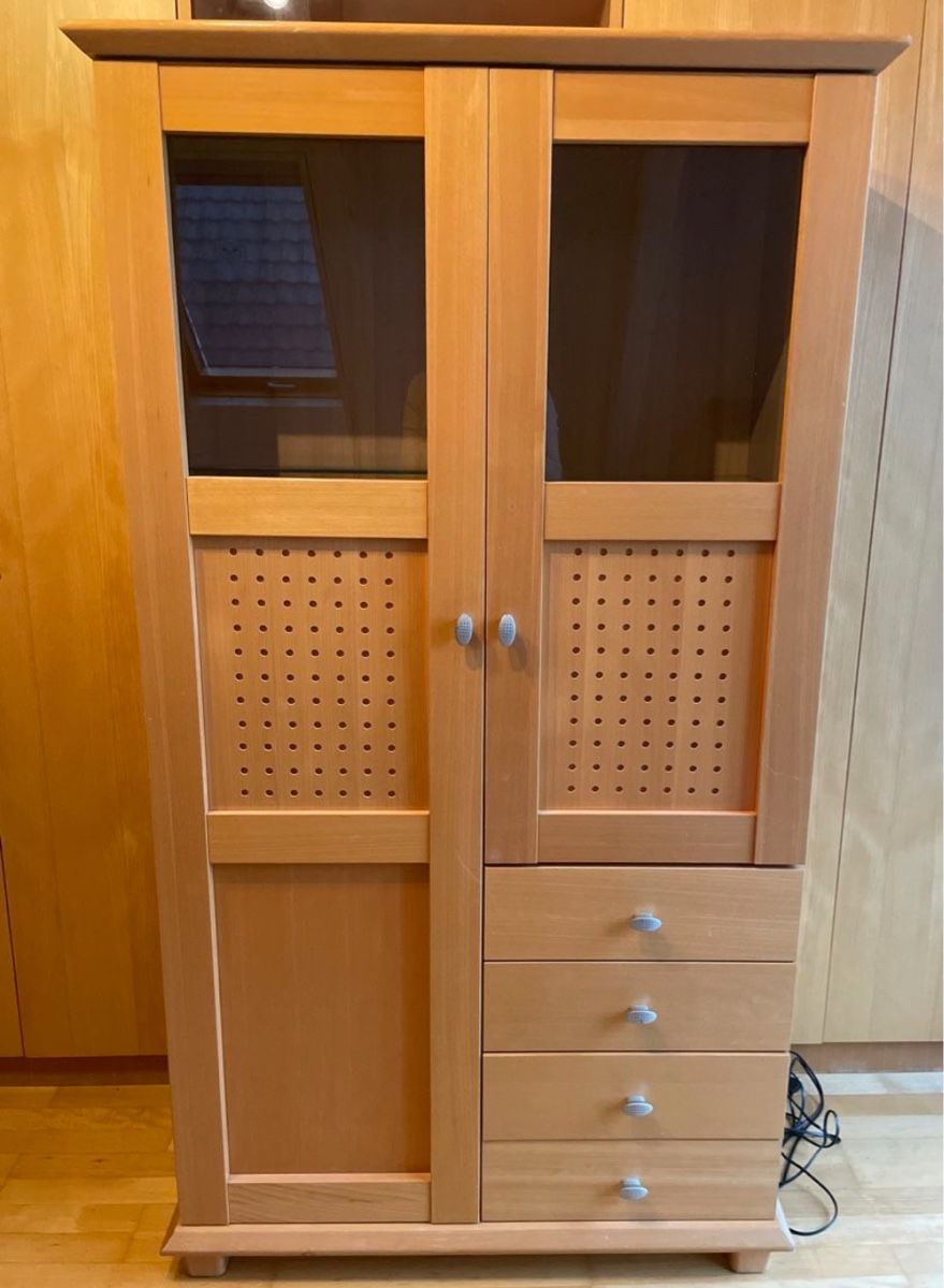 Vetrine: Holz Vitrine mit Beleuchtung, LAST CHANCE – Usato da Neuhausen venduto da kak_5bnw