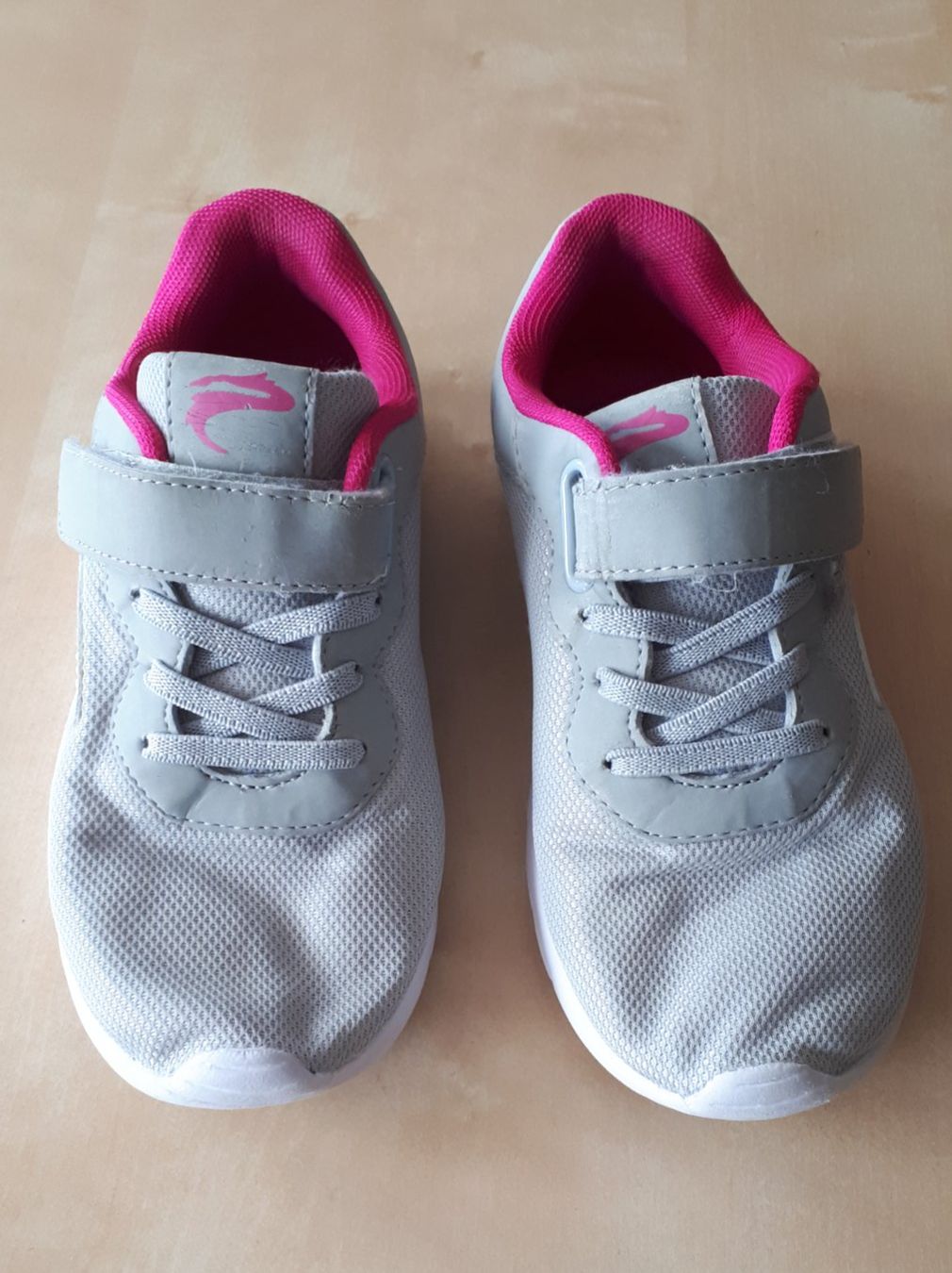 Scarpe per ragazzi: Hallenschuhe Gr 32 – Usato da Steg im Tösstal venduto da martinkreisl