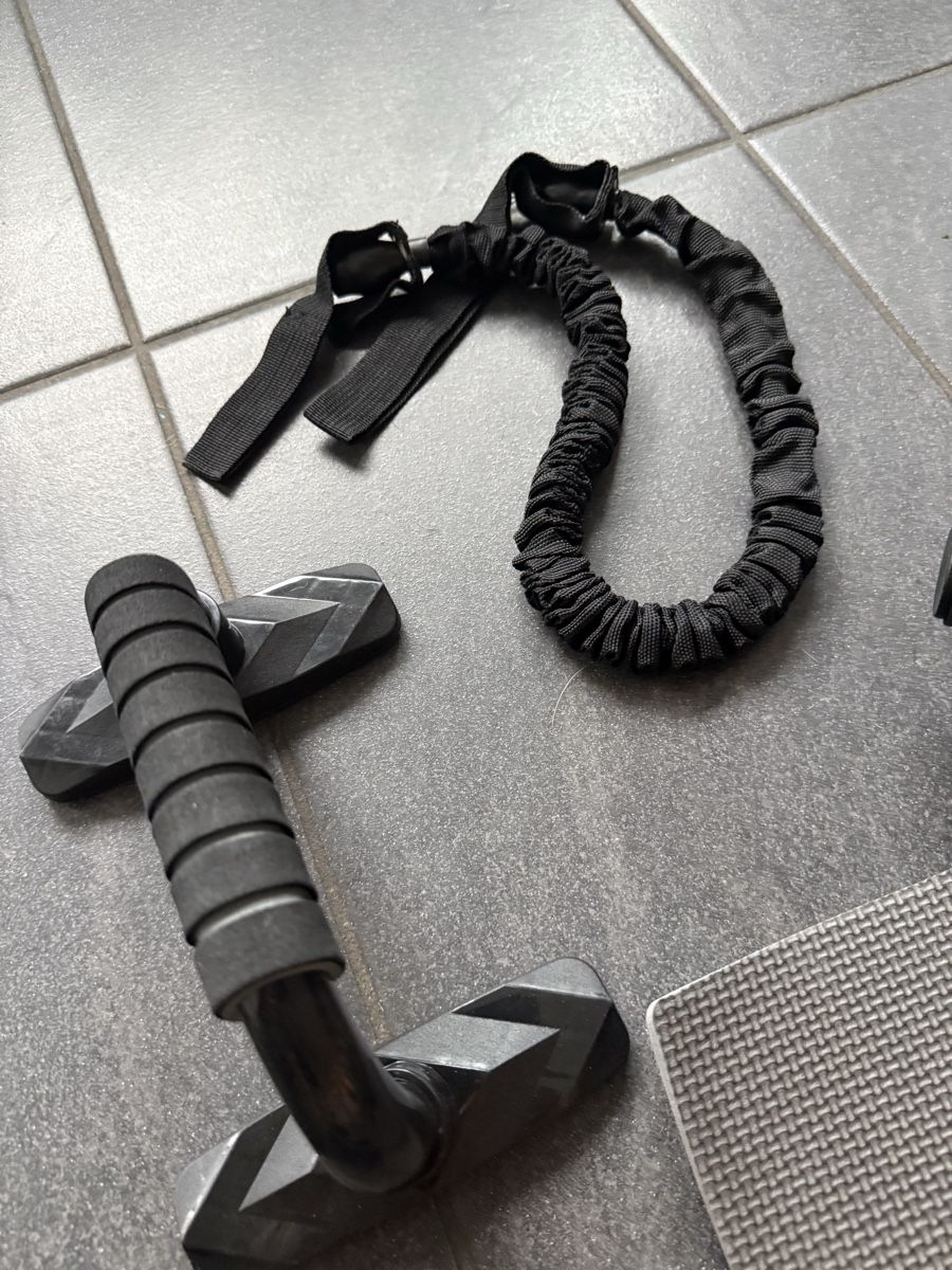 Hometrainer: Fitness Trainingsset – Gebraucht aus Walchwil von chrobry 1