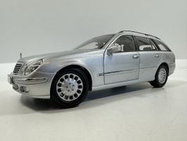 Mercedes-Benz E-Klasse E320 T-Modell 1:18, silbrig, KYOSHO