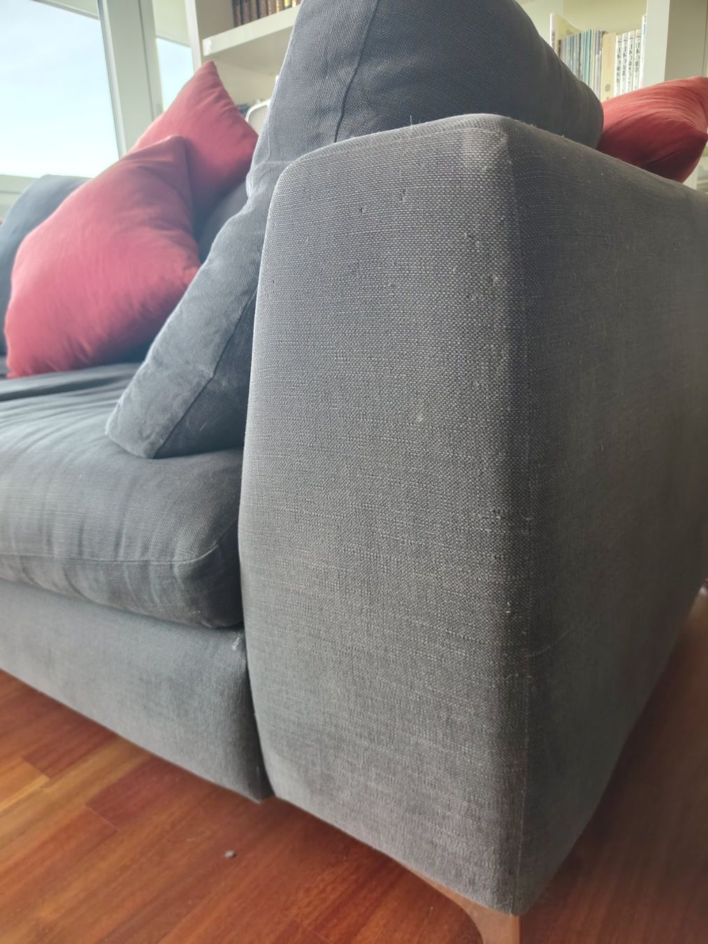Sofas: Grey Sofa with ottoman and red pillows – Gebraucht aus Dübendorf von Bob_in_Zurich 3