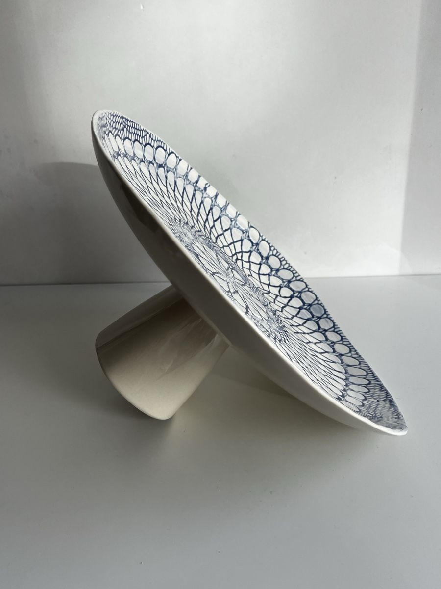 Piatti di portata: Large Ceramic Pedestal Cake Stand with Blue Lac – Usato da Oberägeri venduto da Theonose74 2