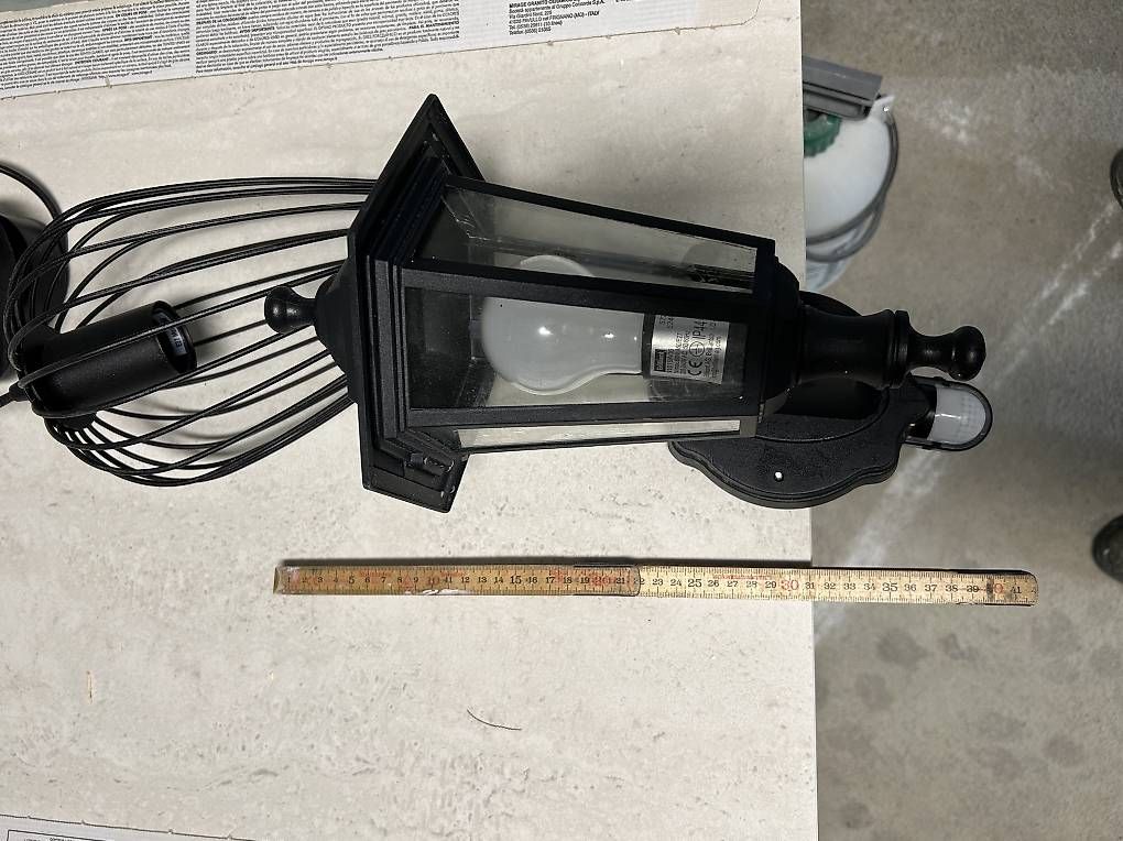 Lampen: 3 lampes extérieures avec détecteur – Gebraucht aus Ecublens VD von ehsan.s