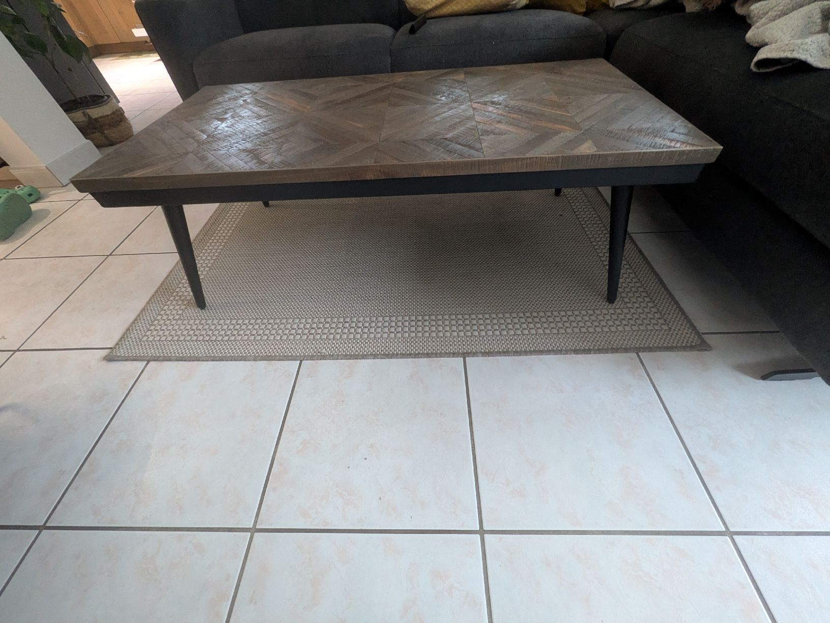 Tavoli: Table basse en bois massif, style chevron, parfait état – Nuovo (secondo la descrizione) da Vionnaz venduto da MarinaMGB 1