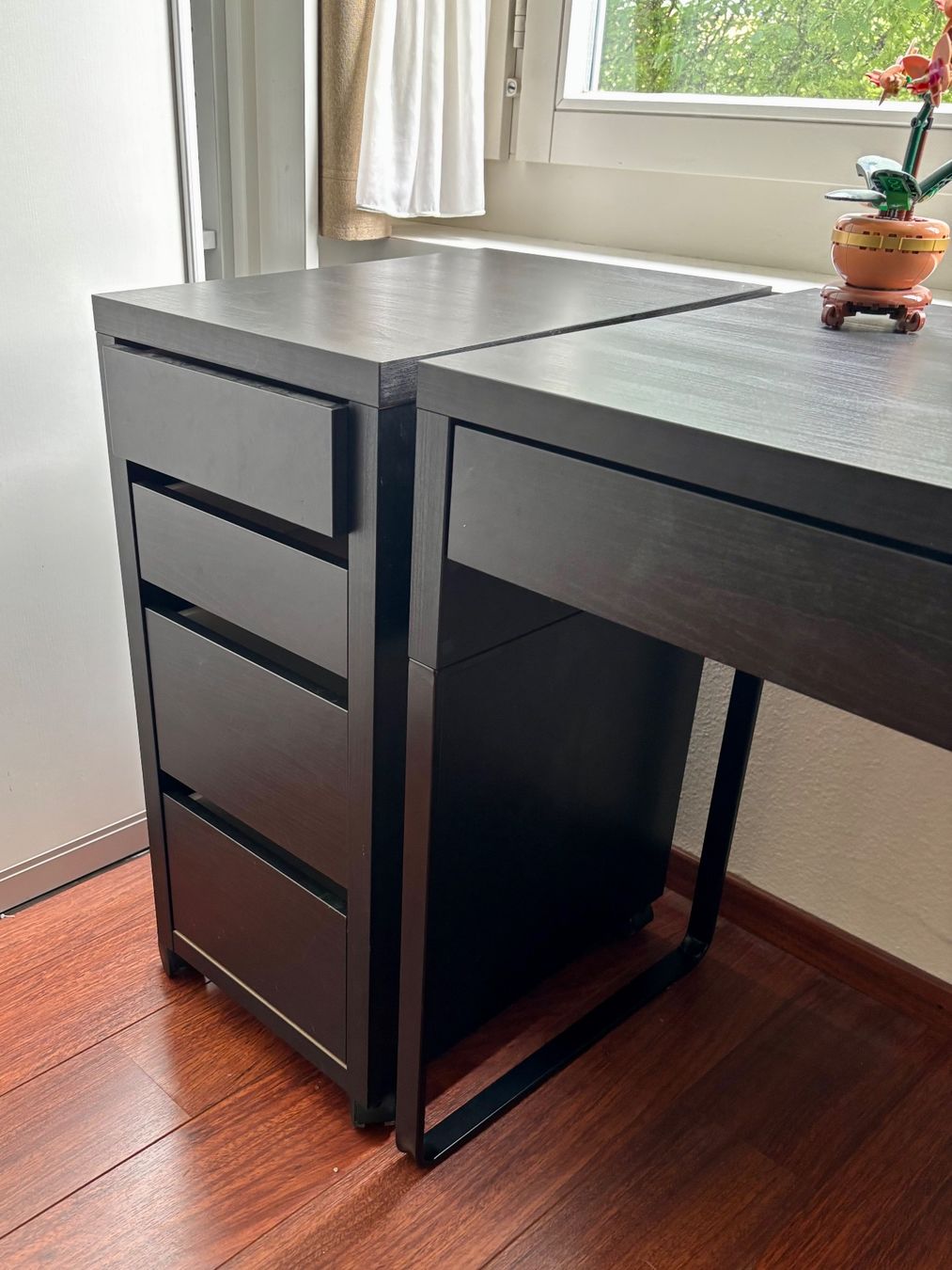 Ikea Scrivanie: Ikea Micke Schreibtisch dunklebraun – Usato da Cham venduto da bet_jp2l 7