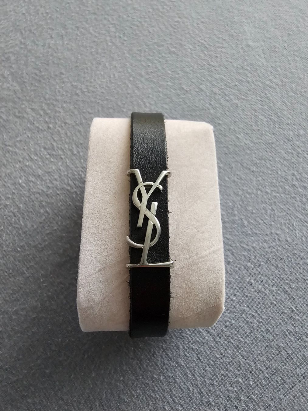 Saint Laurent Bracciali & Braccialetti: Saint Laurent Cassandre Lederarmband YSL Logo – Nuovo (secondo la descrizione) da Bülach venduto da Chari94 1