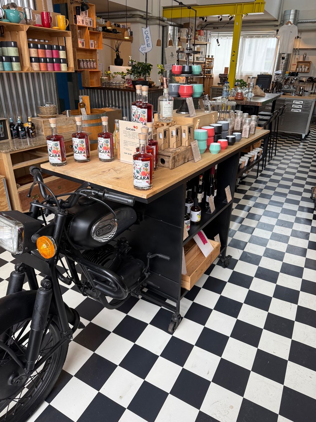 Tavoli: Motorrad Bar | Präsentationstisch – Usato da Rorschacherberg venduto da LatteArt 1