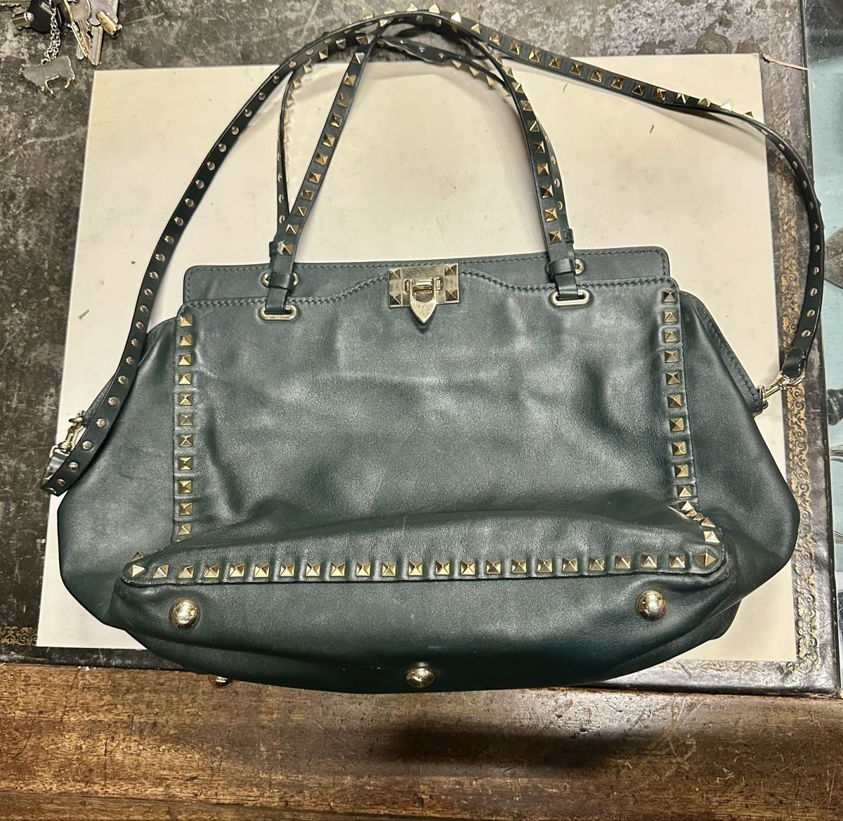 Valentino Taschen für Damen: Sac à main Valentino Garavani Rockstud cuir vert. – Gebraucht aus Genève von Tom6