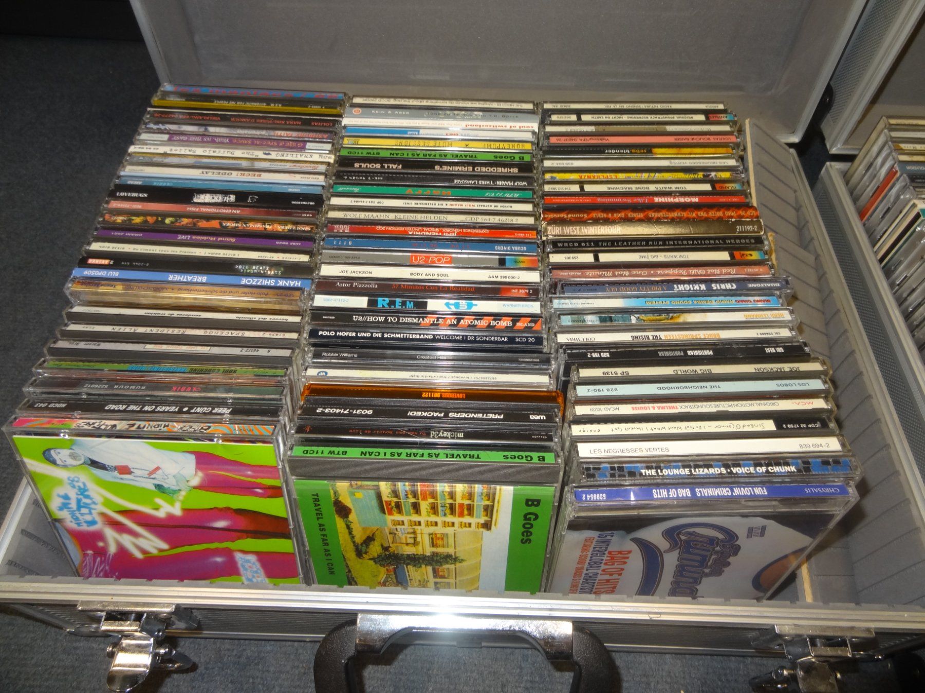 CDs: CD Sammlung 2 Aluminiumkoffer Pop , Alternative ca 150 Stück – D'occasion à luzern par musicandart 1
