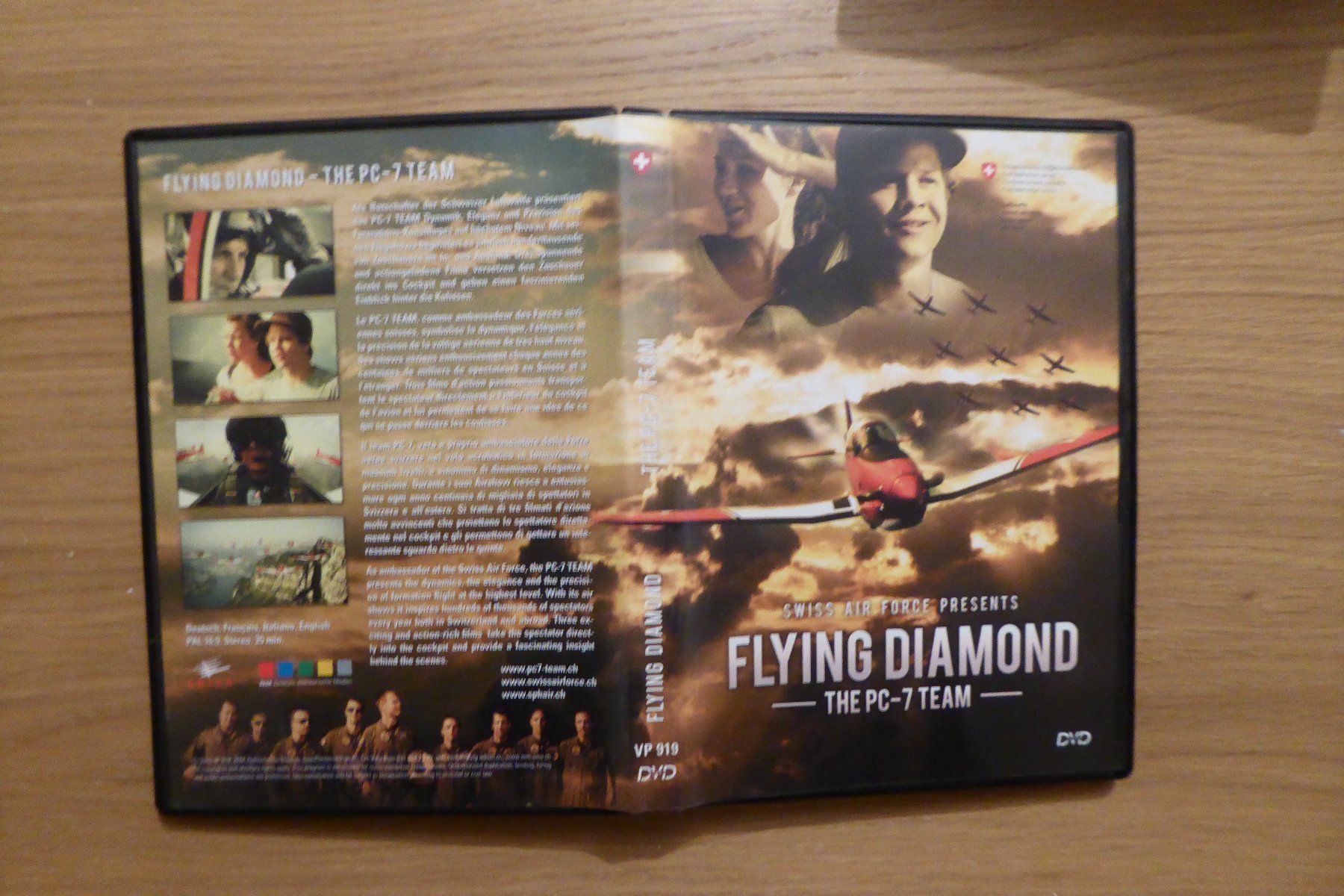 Tutti i DVDs: DVD Flying Diamond PC 7 Team Swiss Airforce – Usato da Allschwil venduto da Summelsarium