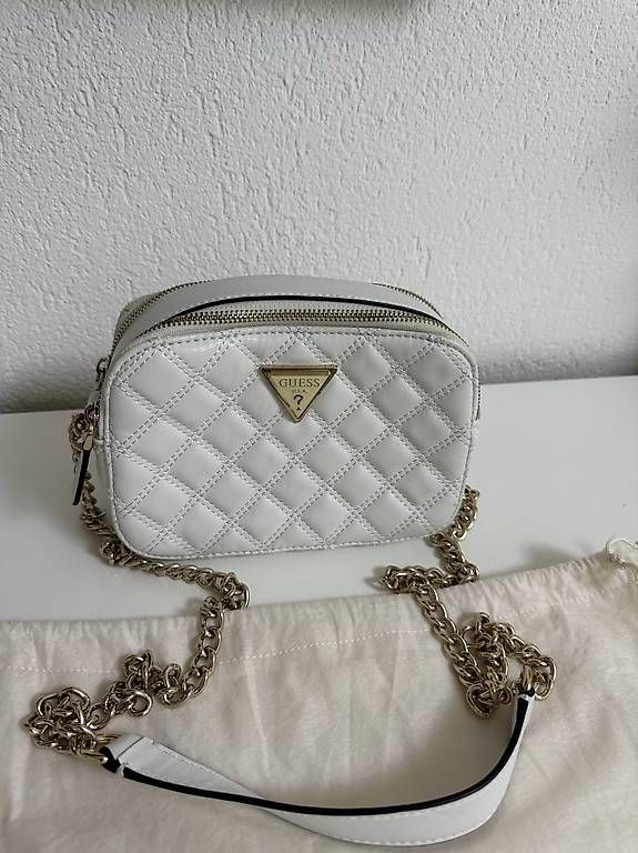 Taschen für Damen: Guess Tasche – Neu und originalverpackt aus Gossau SG von cuk_fyc6 1