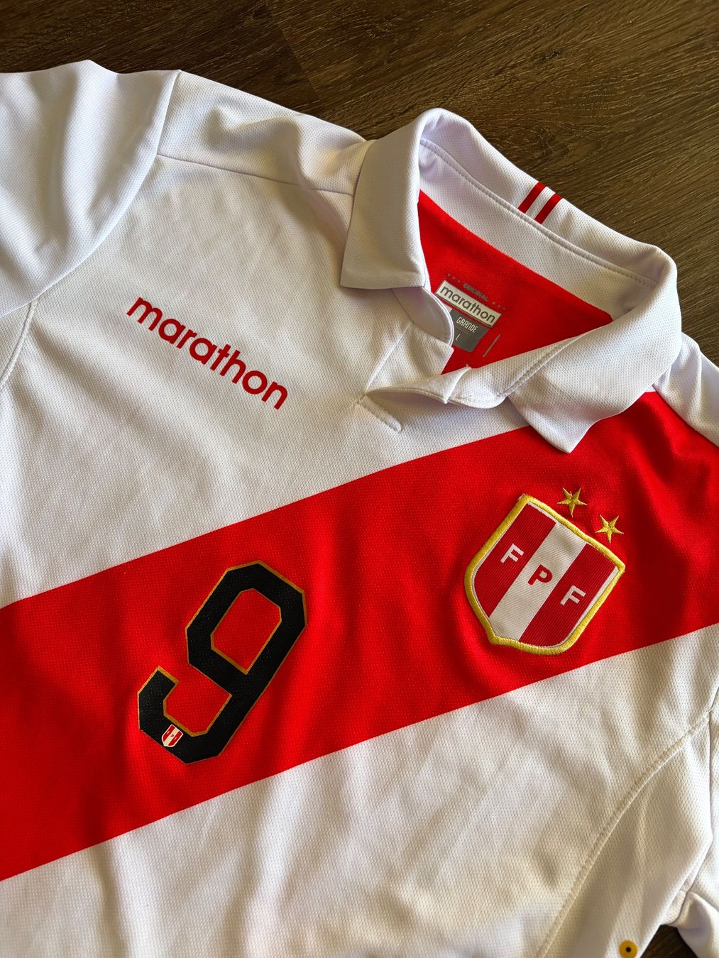 Canottiere & Pantaloni: Peru Trikot / Guerrero – Usato da Muttenz venduto da bargain_hunter 1