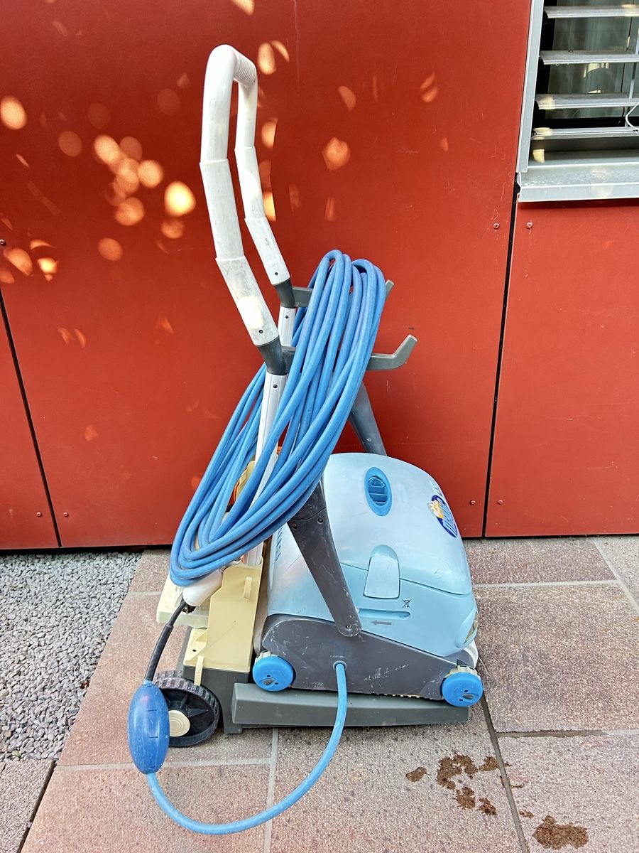 Dolphin Accessoires de piscine: Poolroboter Dolphin Magic Luminos, gebraucht – D'occasion à Sulgen par eic_r8yz 1