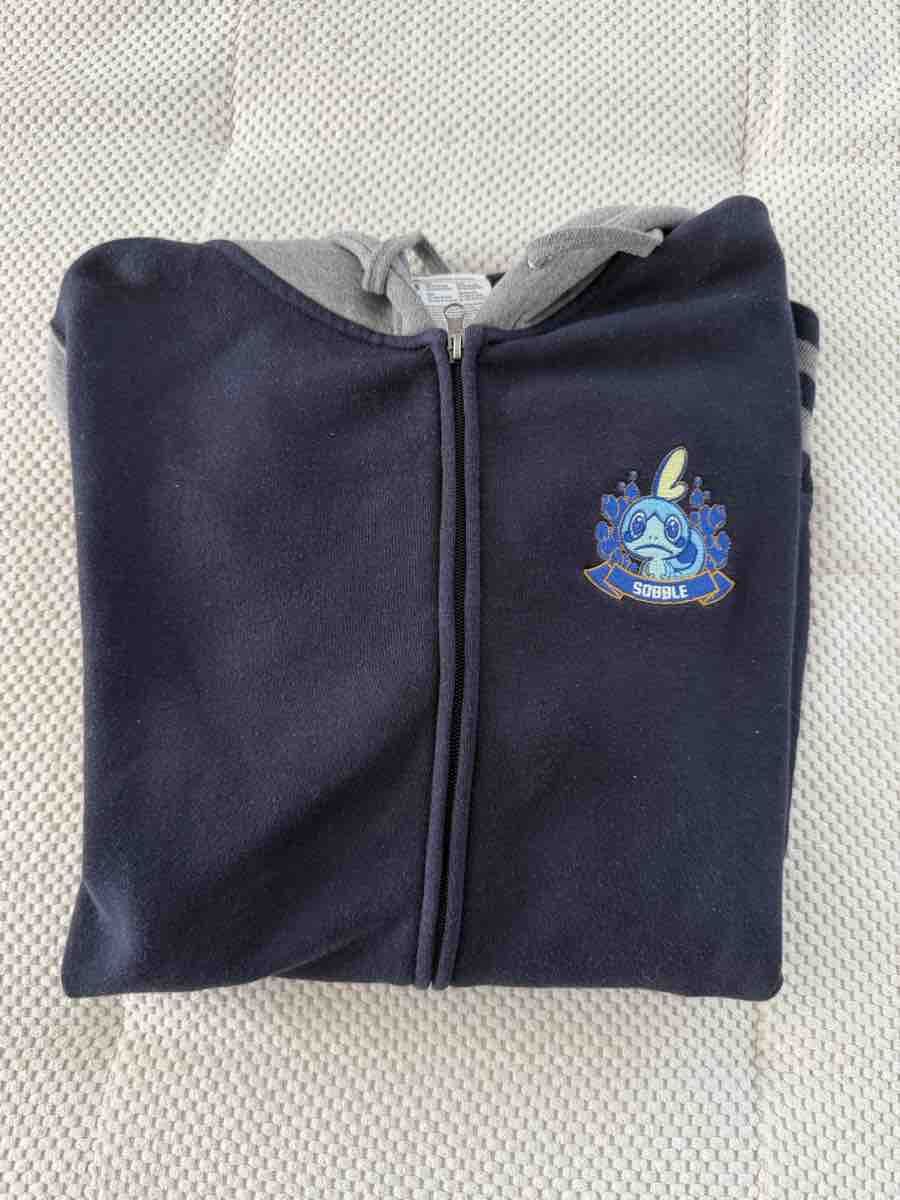 Giacche: Pokémon Kapuzenjacke Sobble – Usato da Uitikon Waldegg venduto da Se14