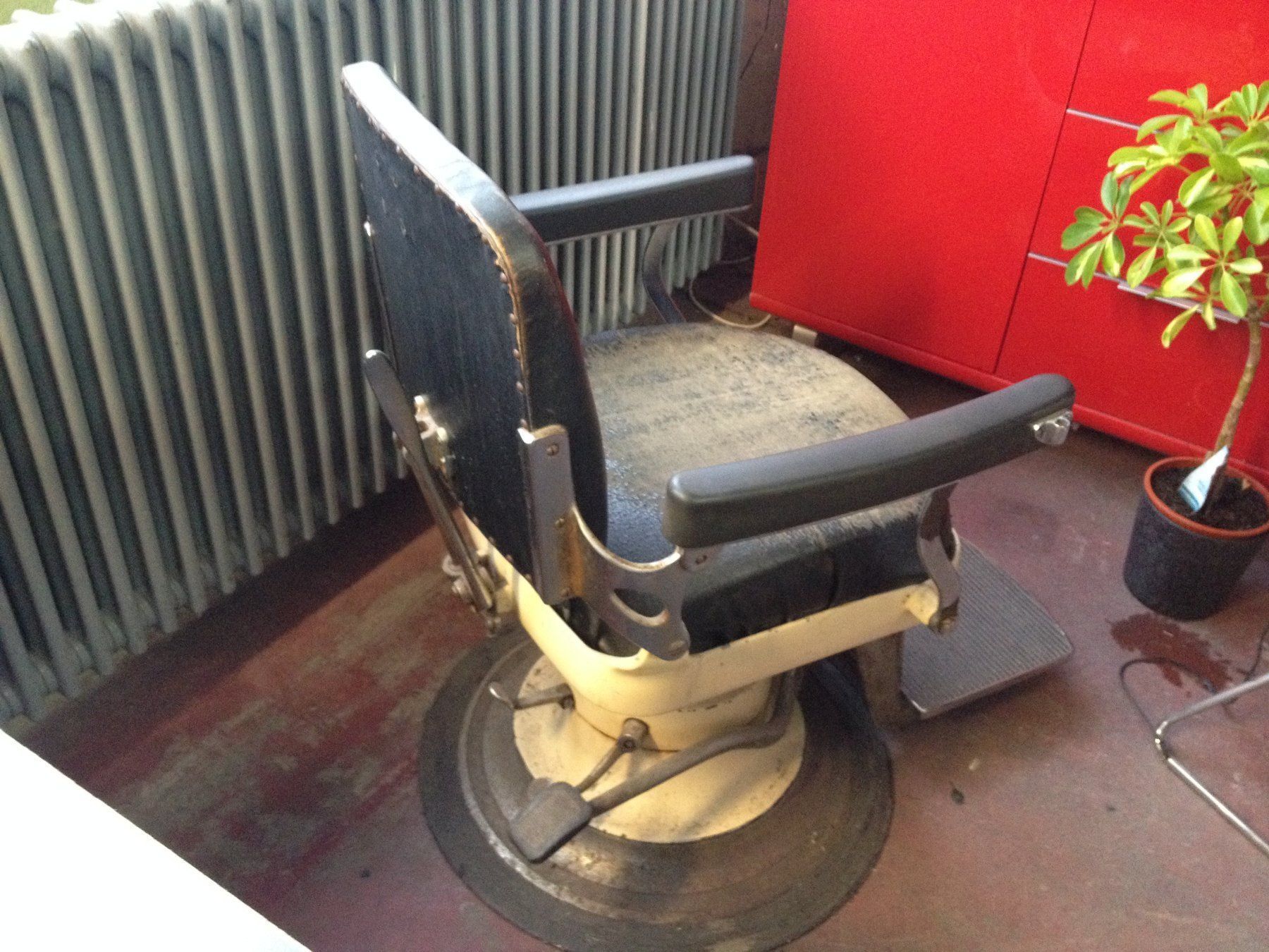 Poltrone: Vintage siège de Barbier / coiffeur – Usato da Vuiteboeuf venduto da broticaire 2