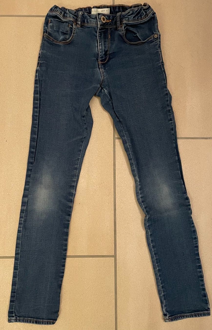 Zara Pantaloni: Mädchen Jeans von Zara Gr. 128 – Nuovo (secondo la descrizione) da Schaffhausen venduto da London114
