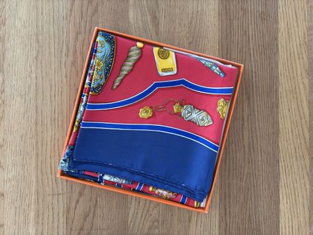 Hermès Paris Carré 90 Qu’importe le flacon Catherine Baschet