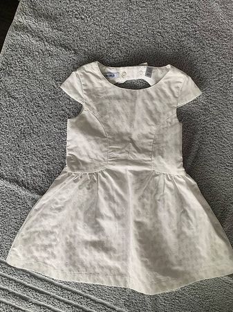 Kleid gr 98 und 104 sehr guter Zustand